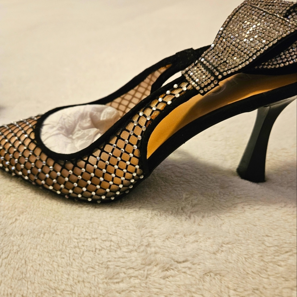 Beautiful wedding shoes or on the town they are blush pink sliver Rhinestone 6m
